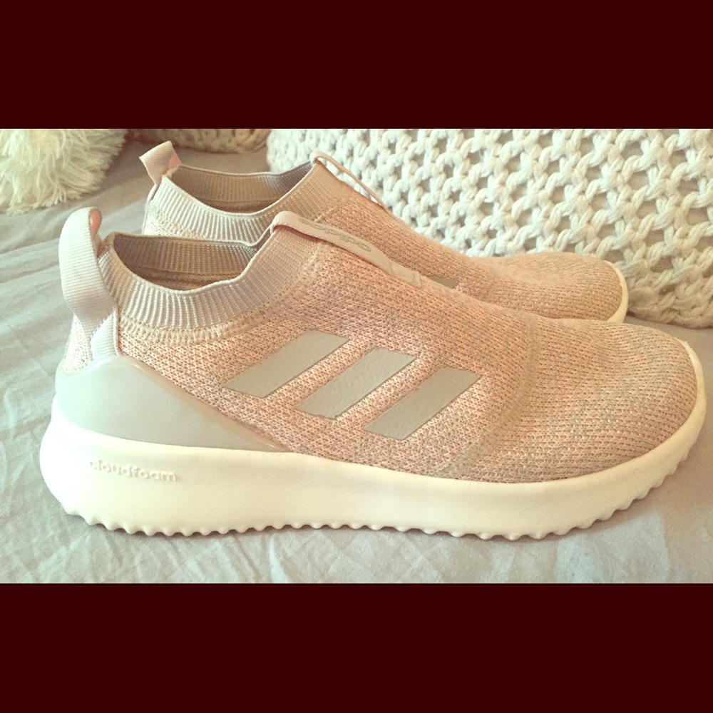 Woman’s cloud foam no tie adidas